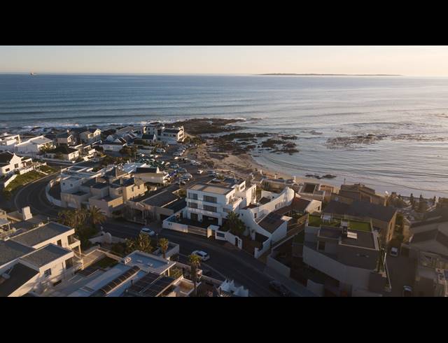 6 BEDROOM HOUSE FOR SALE IN BLOUBERGSTRAND